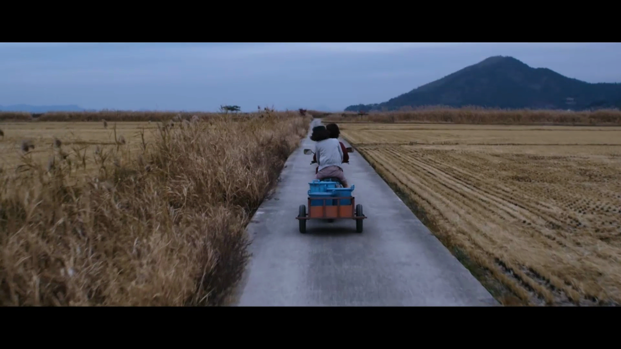 돼지같은여자.(3.3).My sister, the pig lady 2015.1080P.HEVC.AAC-NonDRM.mkv_011238822.png