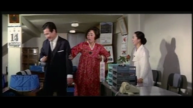 한국영화_팔도며느리.1970.TVRip.Xvid.AC3-BKL.avi_001744813.png