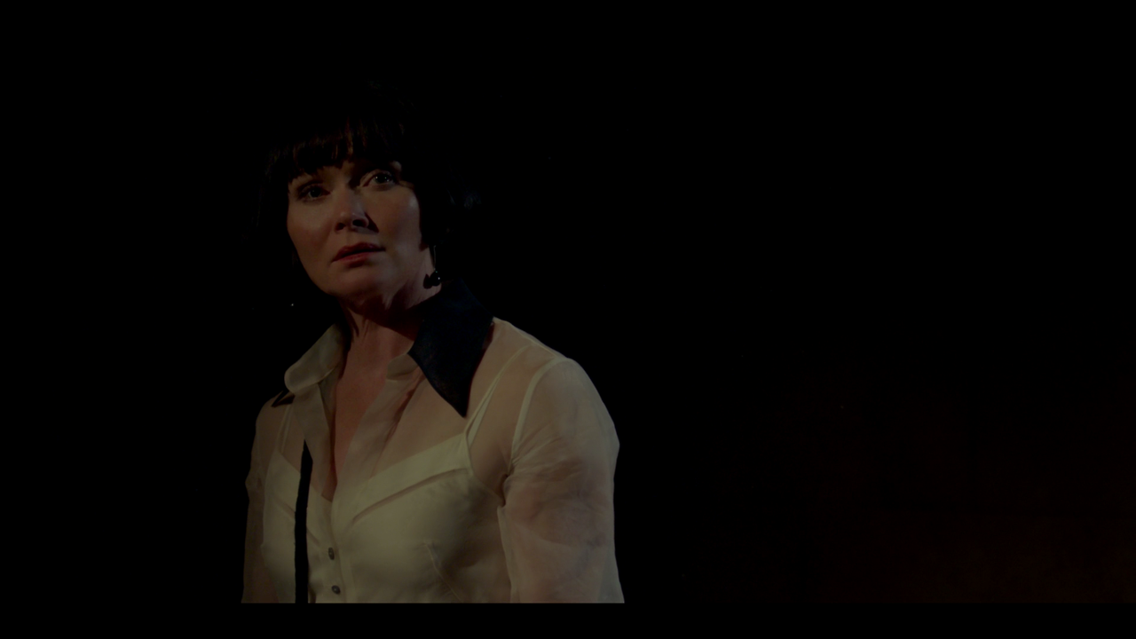 Miss.Fisher.and.the.Crypt.of.Tears.2020.1080p.BluRay.x264.DTS-MT.mkv_005228750.png