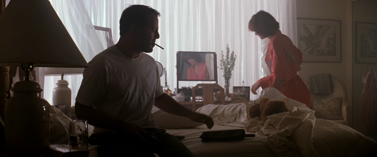 The.Last.Boy.Scout.1991.1080p.BluRay.10bit.x265.AAC.5.1 Qman[UTR].mkv_001321189.png