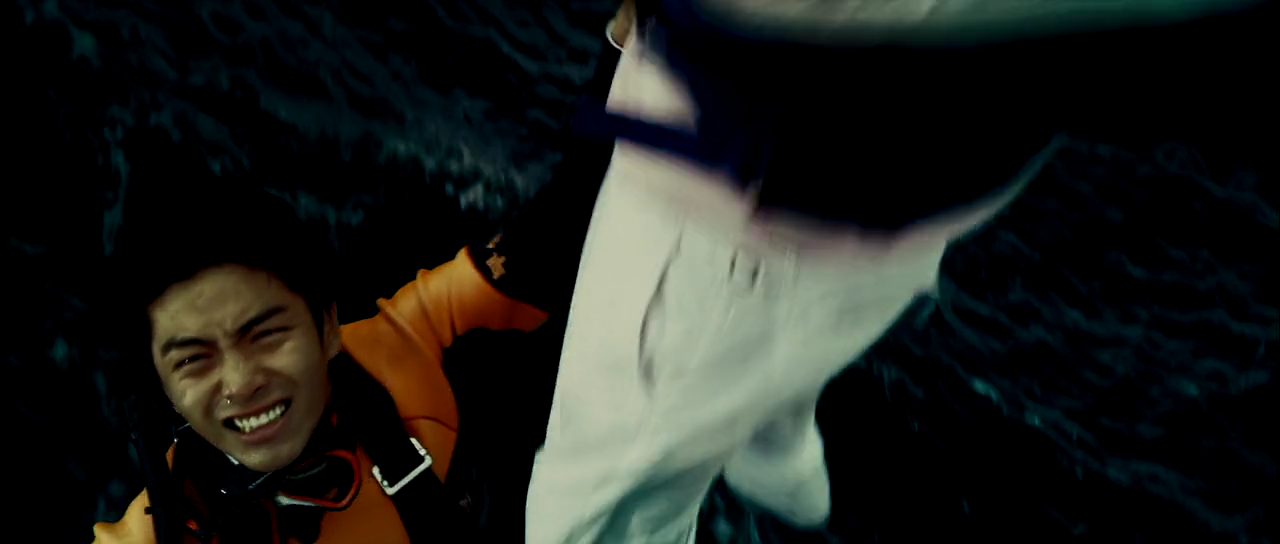 해운대 Tidal.Wave.2009.KOREAN.720p.BluRay.H264.AAC-VXT.mp4_006185185.png