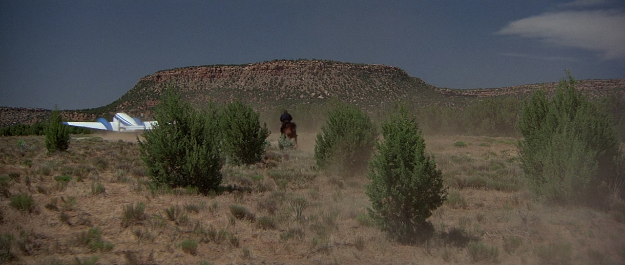 1983 - Octopussy.1080p.BluRay.DTS.HighCode.mkv_007382083.png