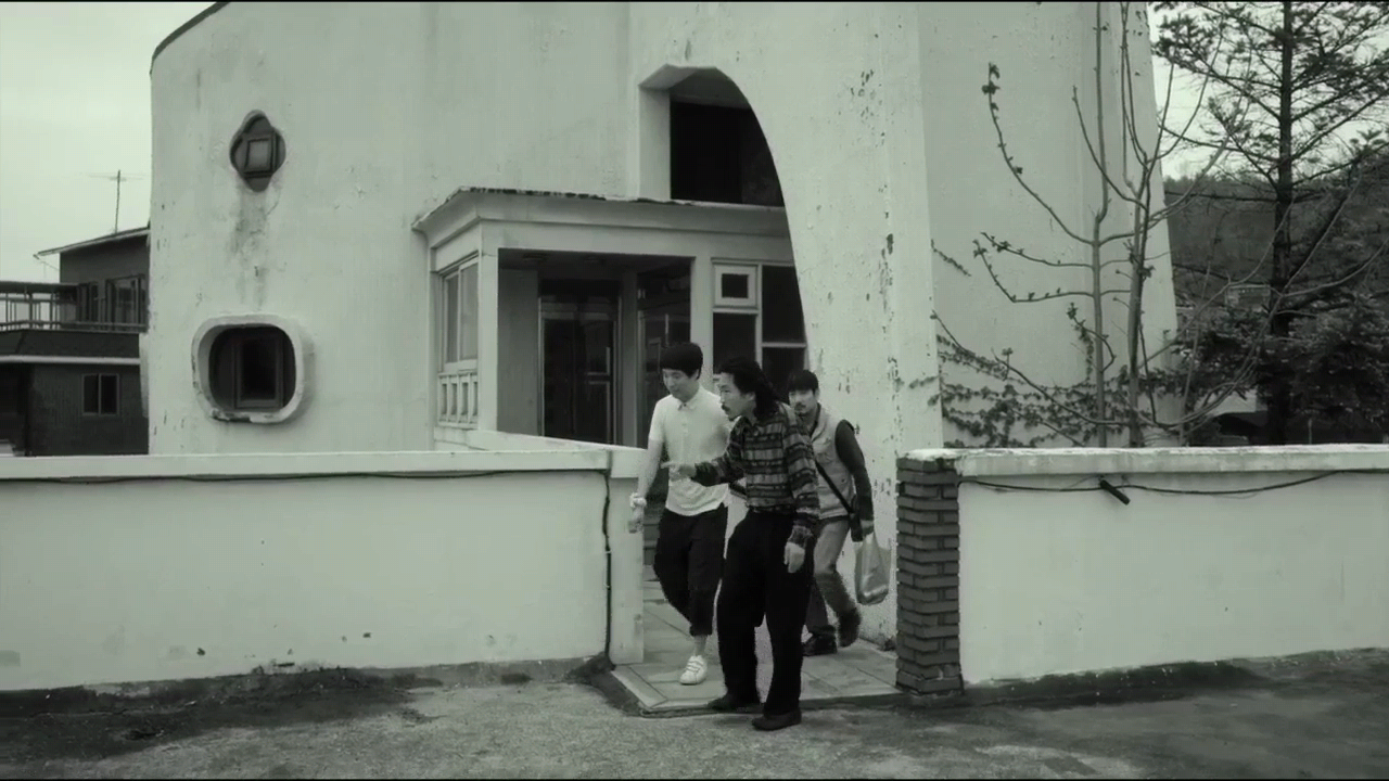 춘몽.A Quiet Dream.2016.720p.HDRip.H264-UnKnown.mkv_002906258.png