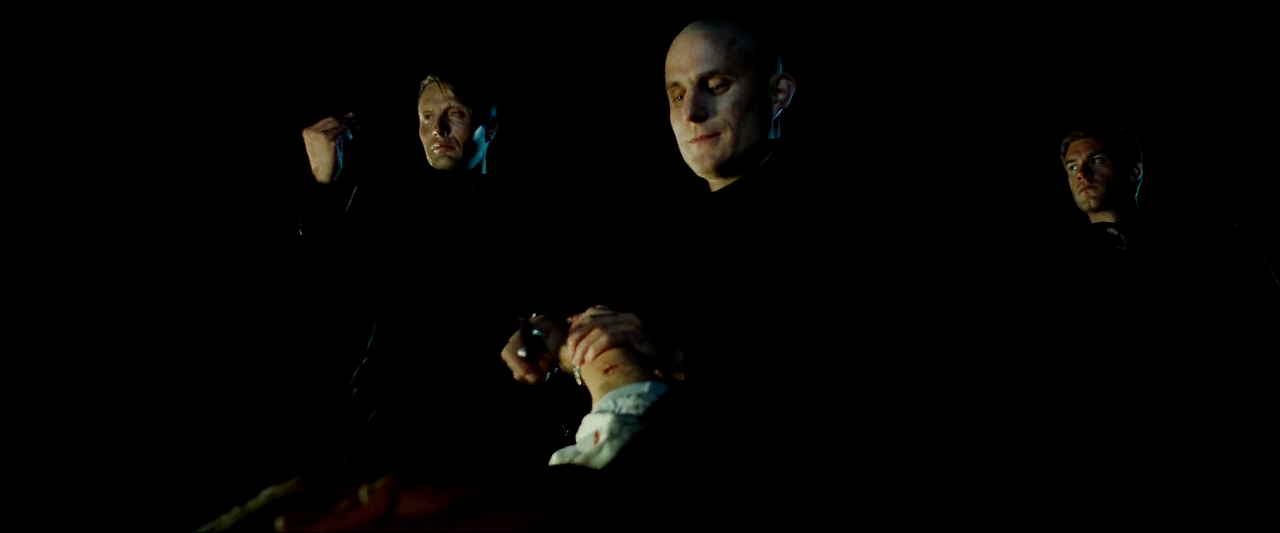 2006 - Casino.Royale..1080p.BluRay.DTS.HighCode.mkv_006461121.png