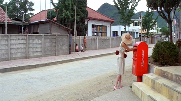 무릎과 무릎사이.Knee.to.Knee.1984.XviD.AC3.CD2-WAF.avi_000010393.png