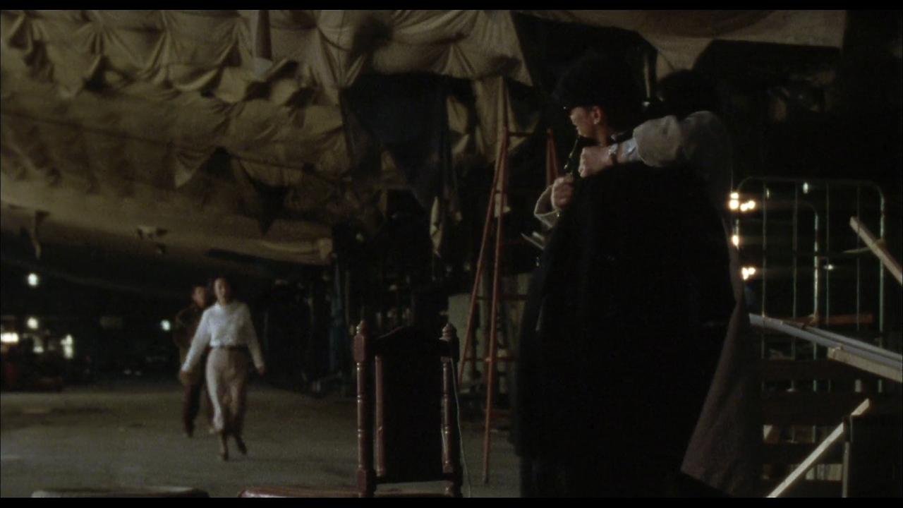 Suit.Yourself.or.Shoot.Yourself.The Heist.1995.JAPANESE.1080p.WEBRip.AAC2.0.x264-NOGRP.mkv_011420960.png