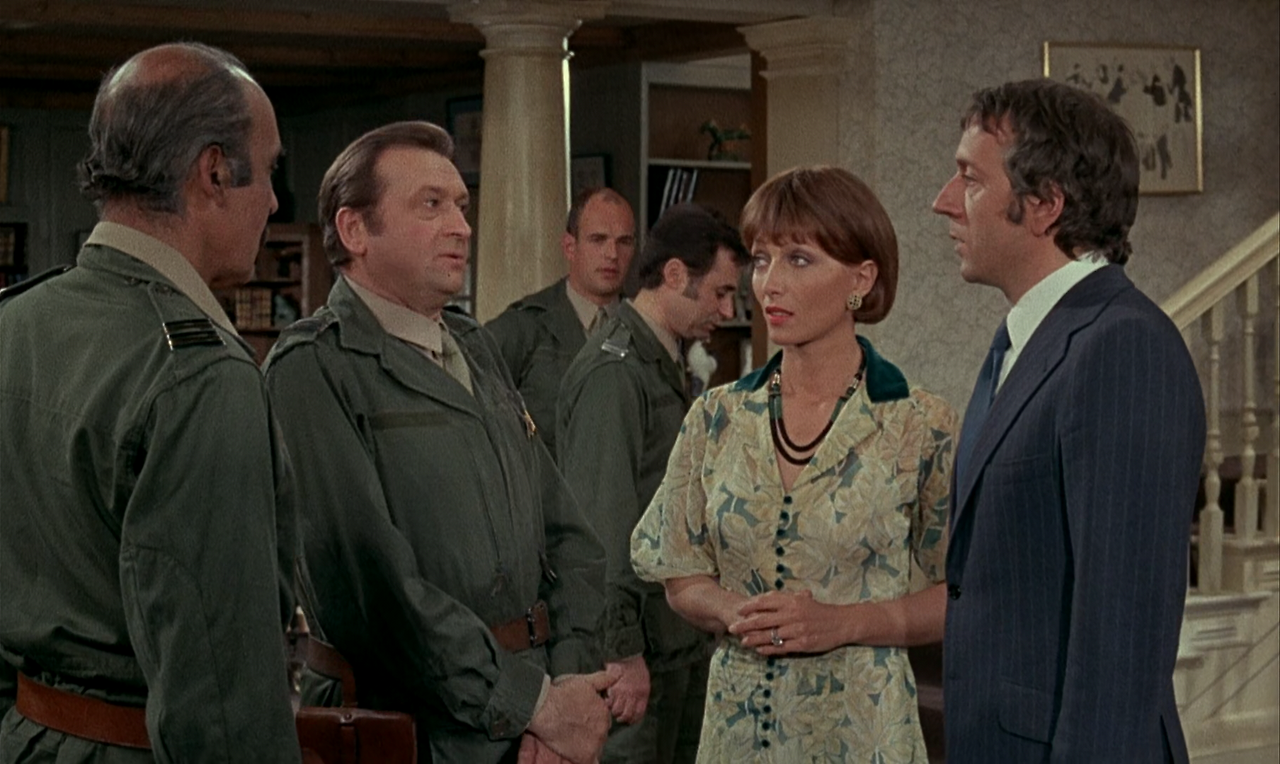 The Discreet Charm of the Bourgeoisie 1972 (1080p Bluray x265 HEVC 10bit AAC 2.0 French Tigole).mkv_003074375.png