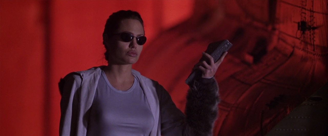 Lara.Croft.Tomb.Raider.2001.1080p.BluRay.H264.AAC-RARBG.mp4_010946993.png
