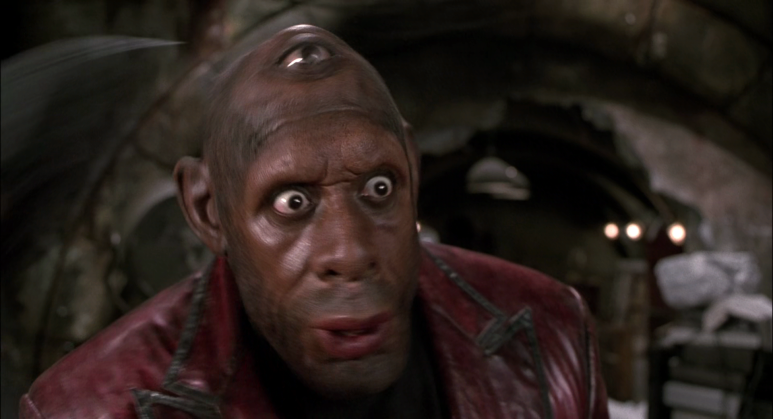 Men_in_Black_II_(2002)_(1080p_BluRay_x265_HEVC_10bit_AAC_5.1_Tigole).mkv_004 (2).png