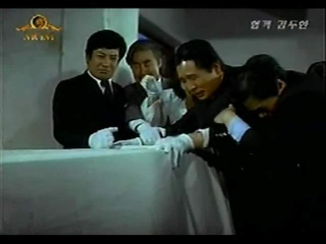 협객_김두한.Righteous.Fighter.Kim.Du-Han.1975.VHSRip.Xvid.AC3-BKL.avi_011919719.png