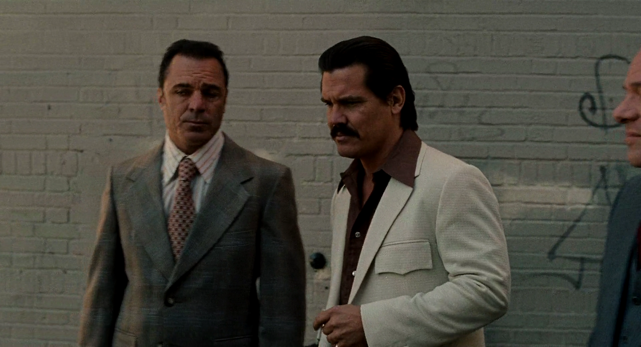 American.Gangster.2007.EXTENDED.REMASTERED.1080p.BluRay.H264.AAC-RARBG.mp4_004444194.png