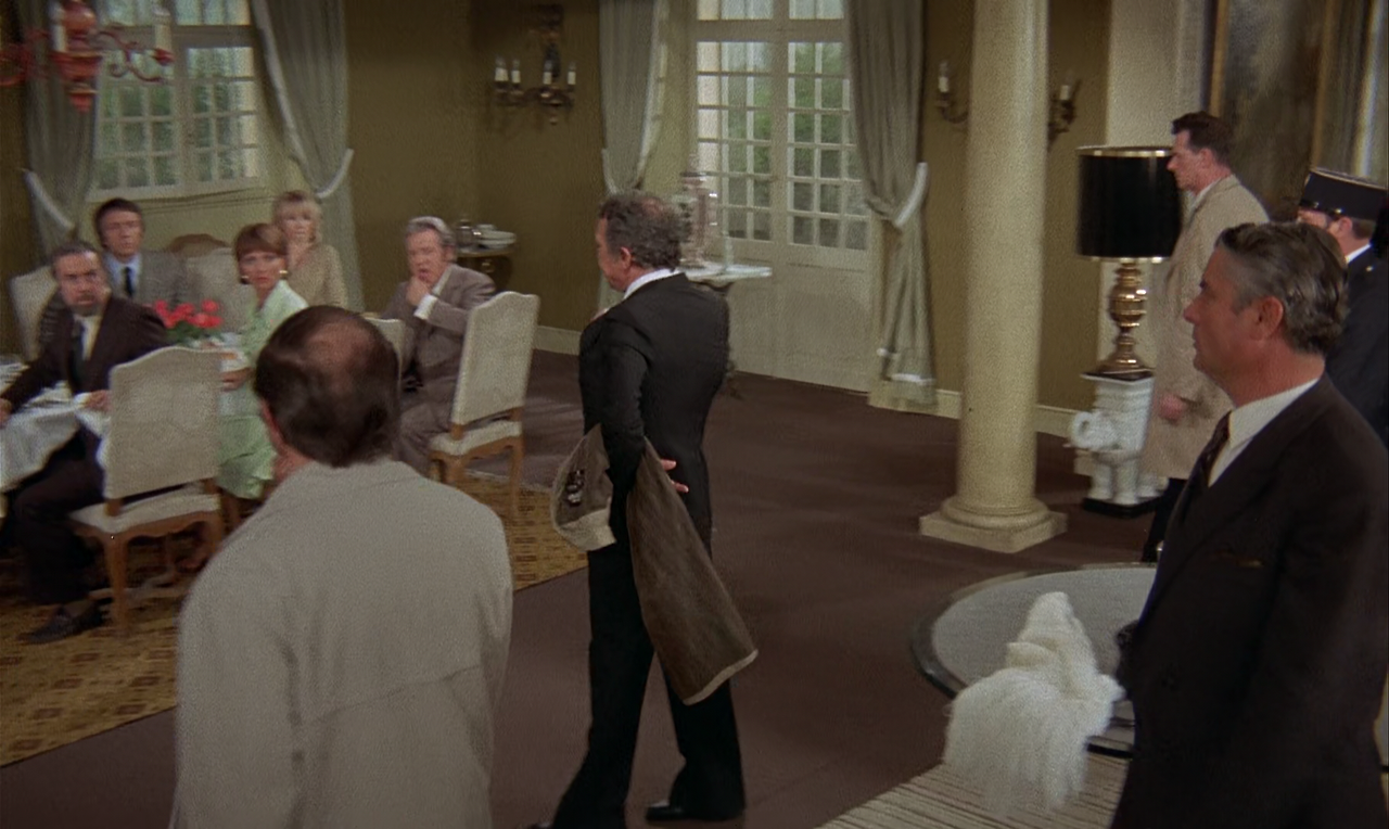 The Discreet Charm of the Bourgeoisie 1972 (1080p Bluray x265 HEVC 10bit AAC 2.0 French Tigole).mkv_004909583.png