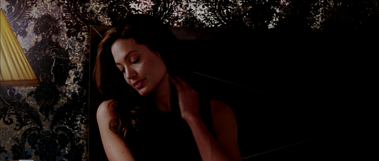 Mr_and_Mrs_Smith_2005_Directors_Cut_1080p_BDRip_x265_10bit_DTS-HD_MA_5.1_-_x (19).png