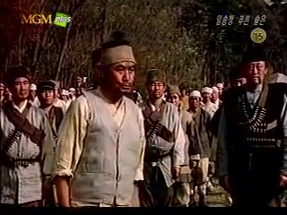 일송정_푸른_솔은(1983년)_(진유영,신일용,이보희,김석훈).mp4_005032901.png