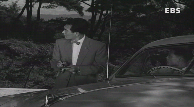 서울의 휴일 (1956) [이용민감독][노능걸, 양미희, 임성숙, 박상익] SDTV.XviD.avi_002902066.png