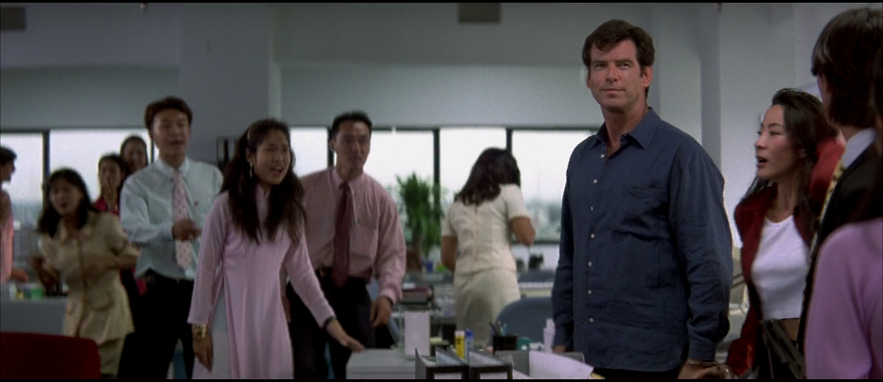 1997 - Tomorrow.Never.Dies.1080p.BluRay.DTS.HighCode.mkv_004676046.png