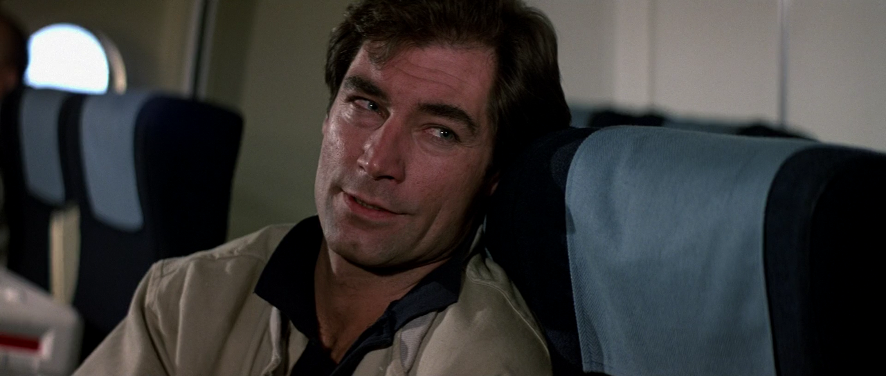 1987 - The.Living.Daylights.1080p.BluRay.DTS.HighCode.mkv_005030359.png