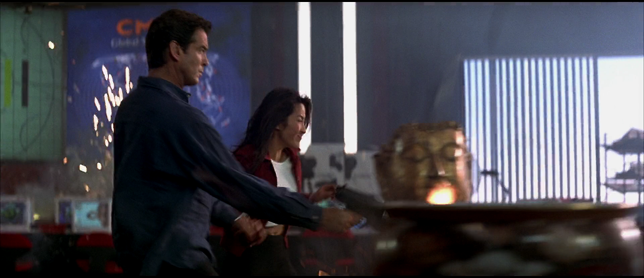 1997 - Tomorrow.Never.Dies.1080p.BluRay.DTS.HighCode.mkv_004598010.png