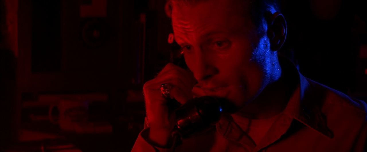 크림슨 타이드 Crimson Tide (1995) (1080p BluRay x265 HEVC 10bit AAC 5.1 Tigole).mkv_005466461.png