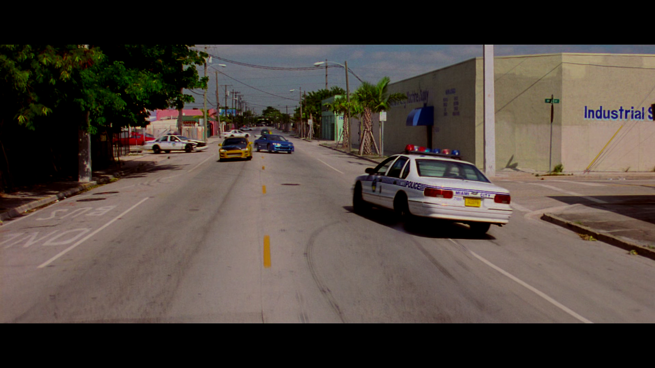 2.Fast.2.Furious.2003.2160p.4K.BluRay.x265.10bit.AAC5.1.mkv_005157237.png