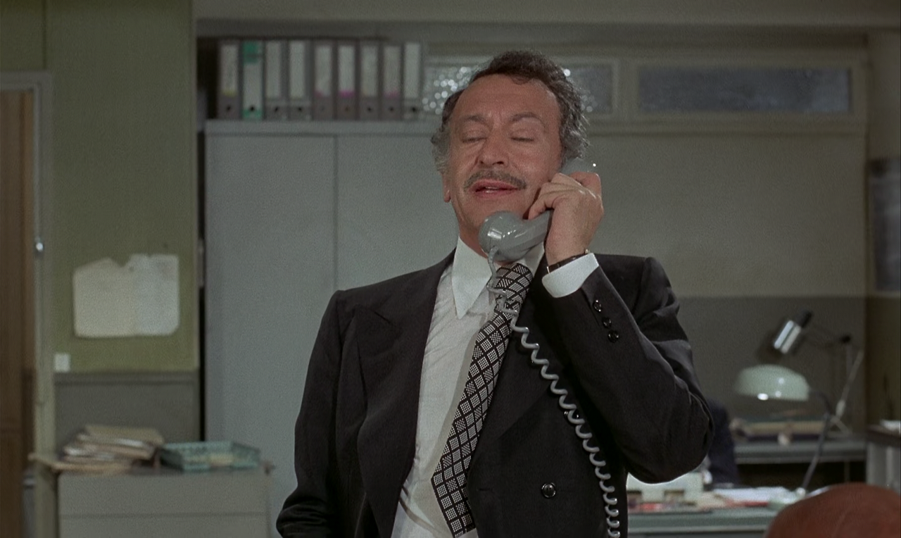 The Discreet Charm of the Bourgeoisie 1972 (1080p Bluray x265 HEVC 10bit AAC 2.0 French Tigole).mkv_005399667.png