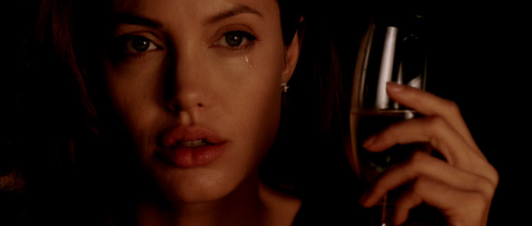 Mr_and_Mrs_Smith_2005_Directors_Cut_1080p_BDRip_x265_10bit_DTS-HD_MA_5.1_-_x (12).png