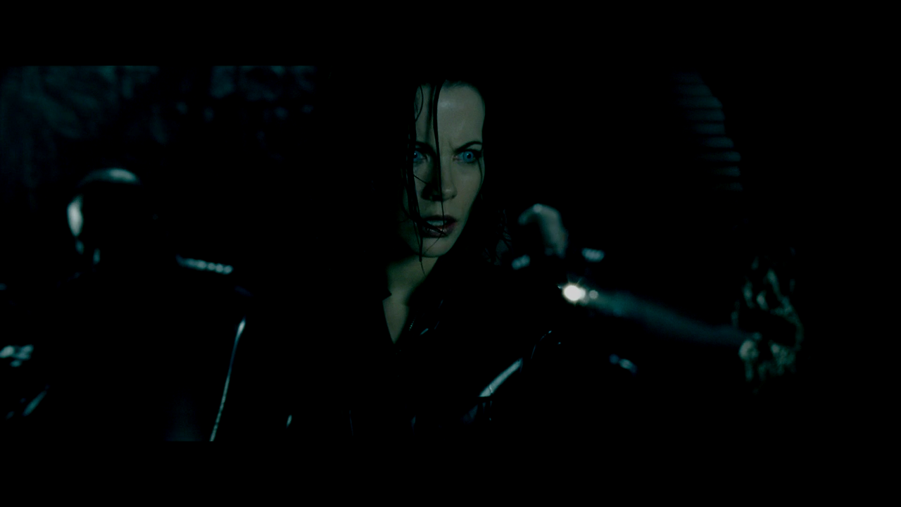 Underworld II.2006.Bluray.1080p.LPCM.5.1.x264-GrymLegacy.mkv_004939601.png