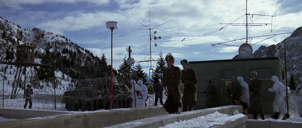 1987 - The.Living.Daylights.1080p.BluRay.DTS.HighCode.mkv_002906862.png