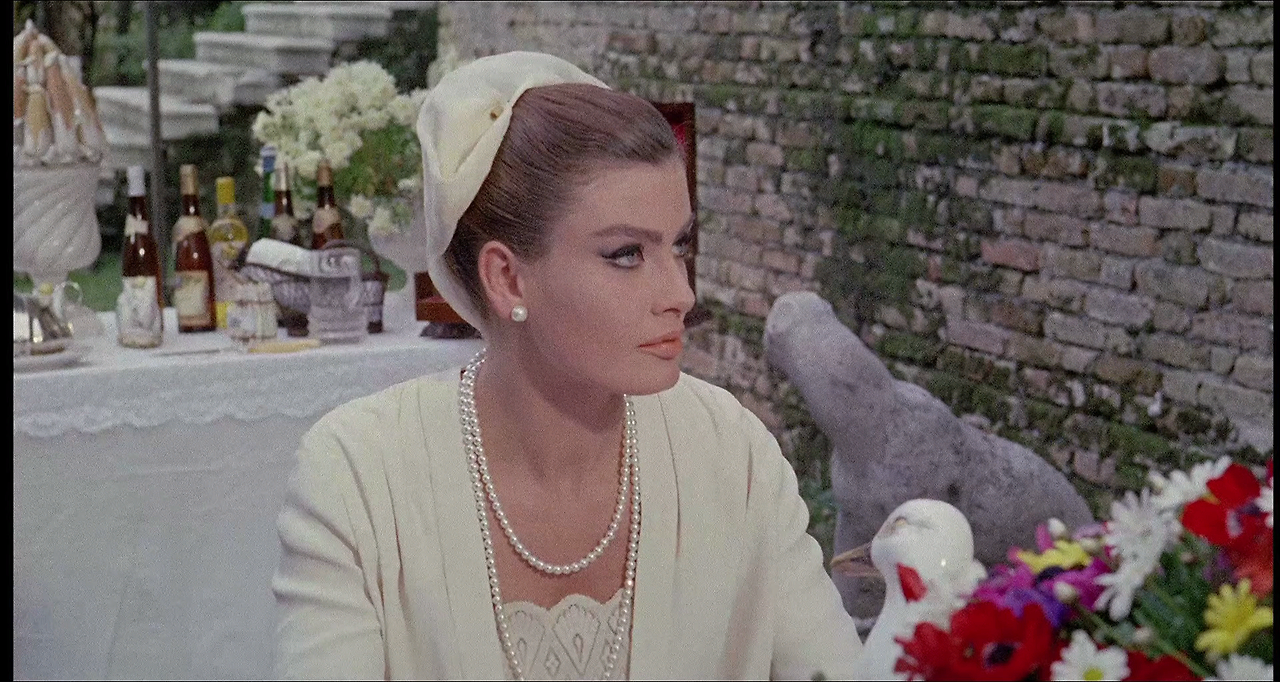 Casanova.70.1965.1080p.BluRay.x264-USURY.mkv_013912303.png