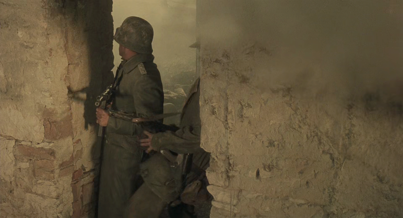 철십자 훈장.Cross Of Iron.1977.1080p.BluRay.x265-RARBG.mp4_020920225.png