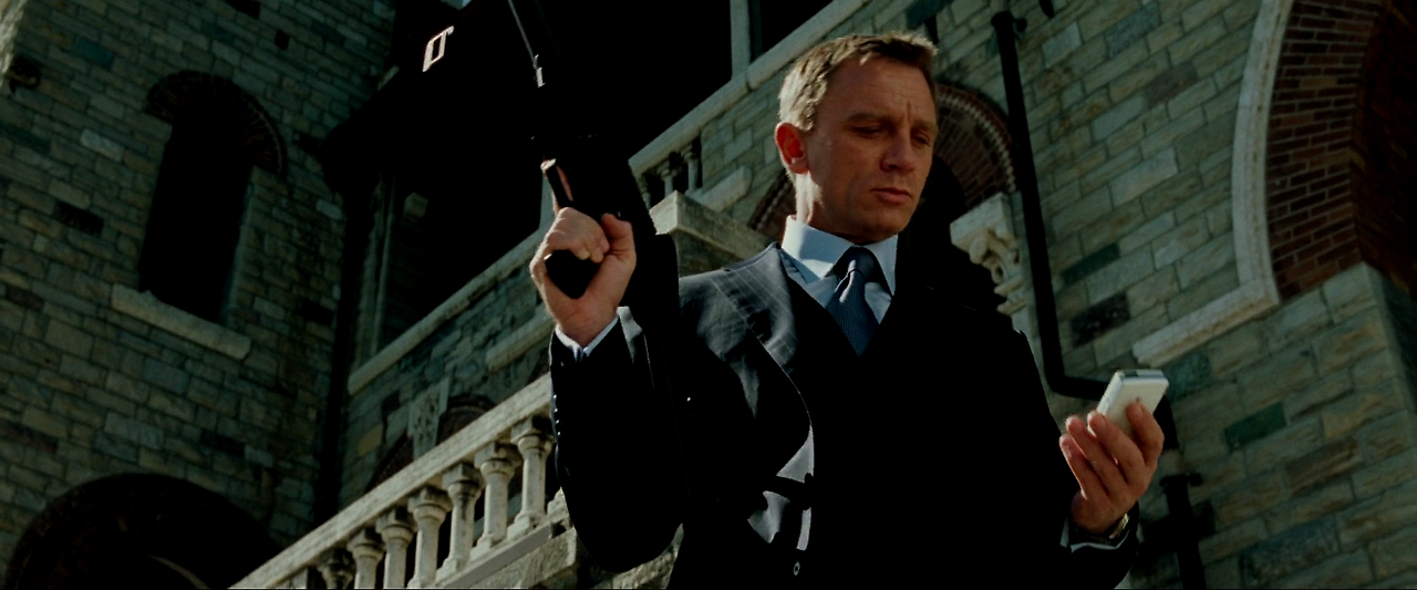 2006 - Casino.Royale..1080p.BluRay.DTS.HighCode.mkv_008401435.png