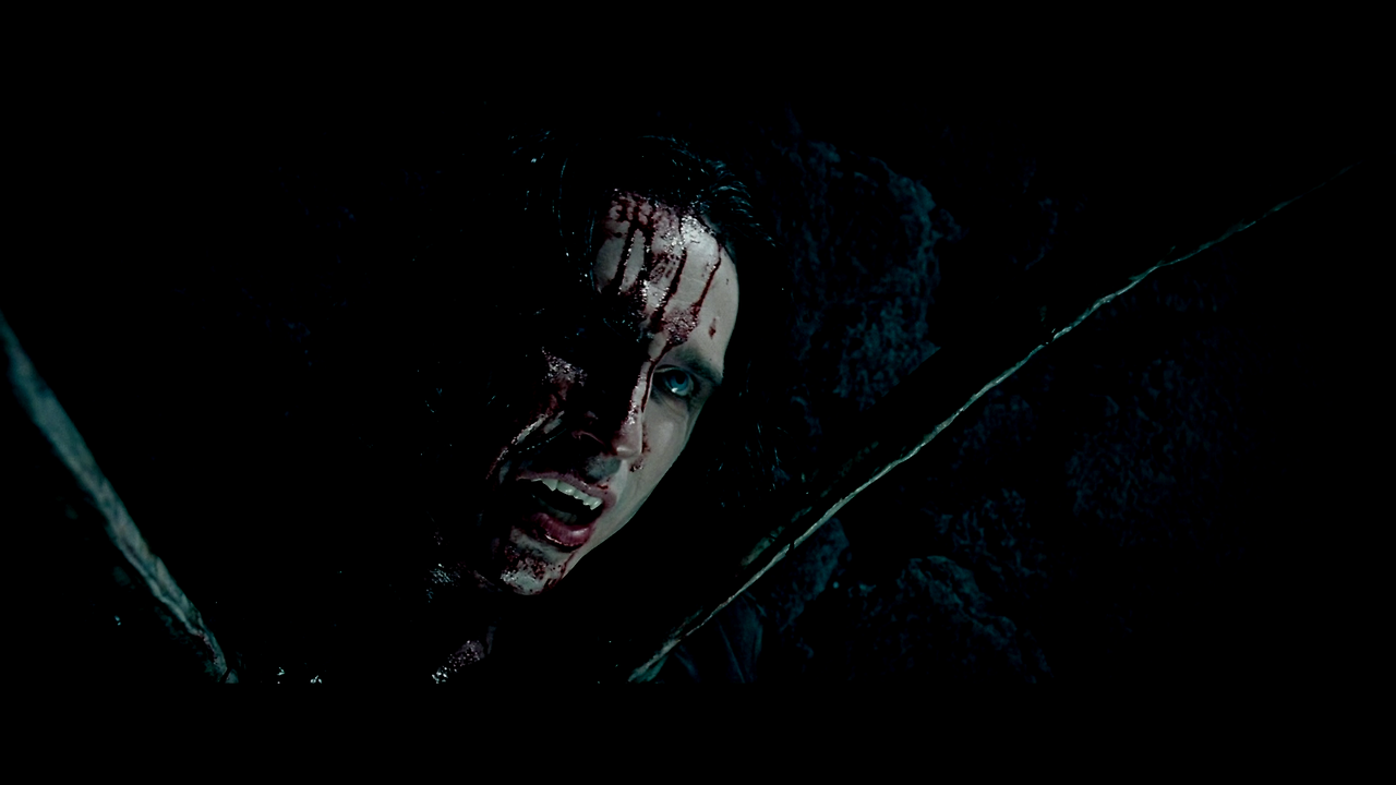 Underworld II.2006.Bluray.1080p.LPCM.5.1.x264-GrymLegacy.mkv_000861944.png