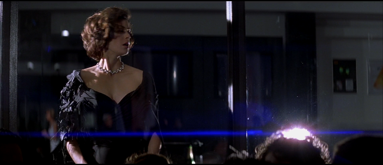 1997 - Tomorrow.Never.Dies.1080p.BluRay.DTS.HighCode.mkv_002393600.png