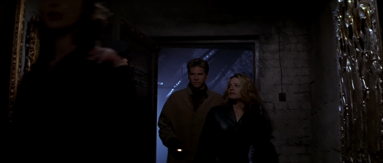 [세인트] The.Saint.1997.1080p.WEB-DL.DD5.1.H264-FGT.mkv_004680347.png