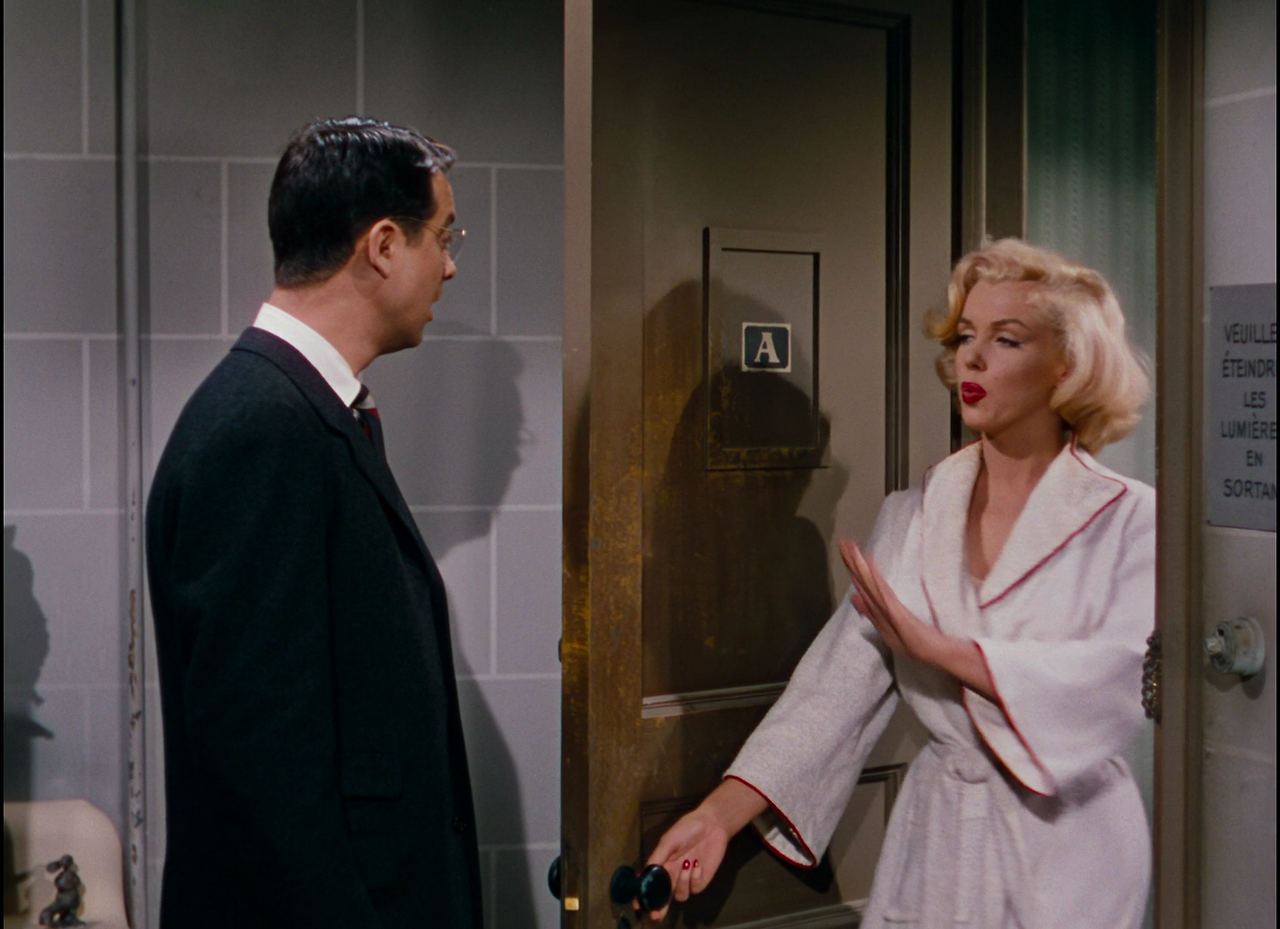 Gentlemen.Prefer.Blondes.1953.1080p.BluRay.x264-CiNEFiLE.mkv_004104100.png
