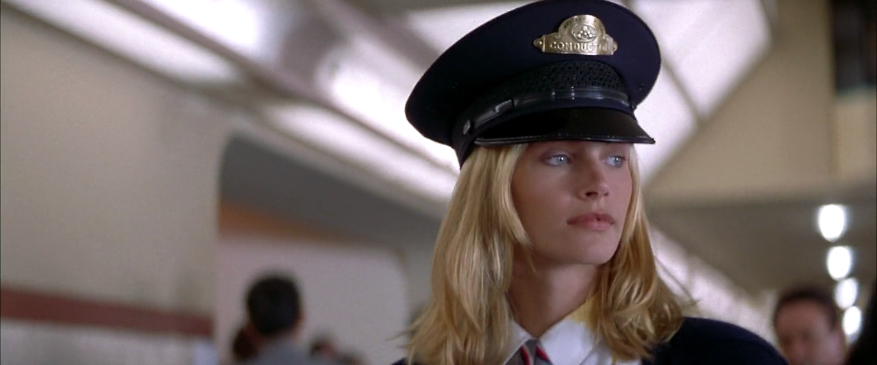 스피시즈 Species.1995.1080p.BluRay.x264-YIFY.mp4_002435575.png