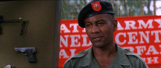 그린 베레.The.Green.Berets.1968.DivX.AC3.CD1.avi_000452327.png