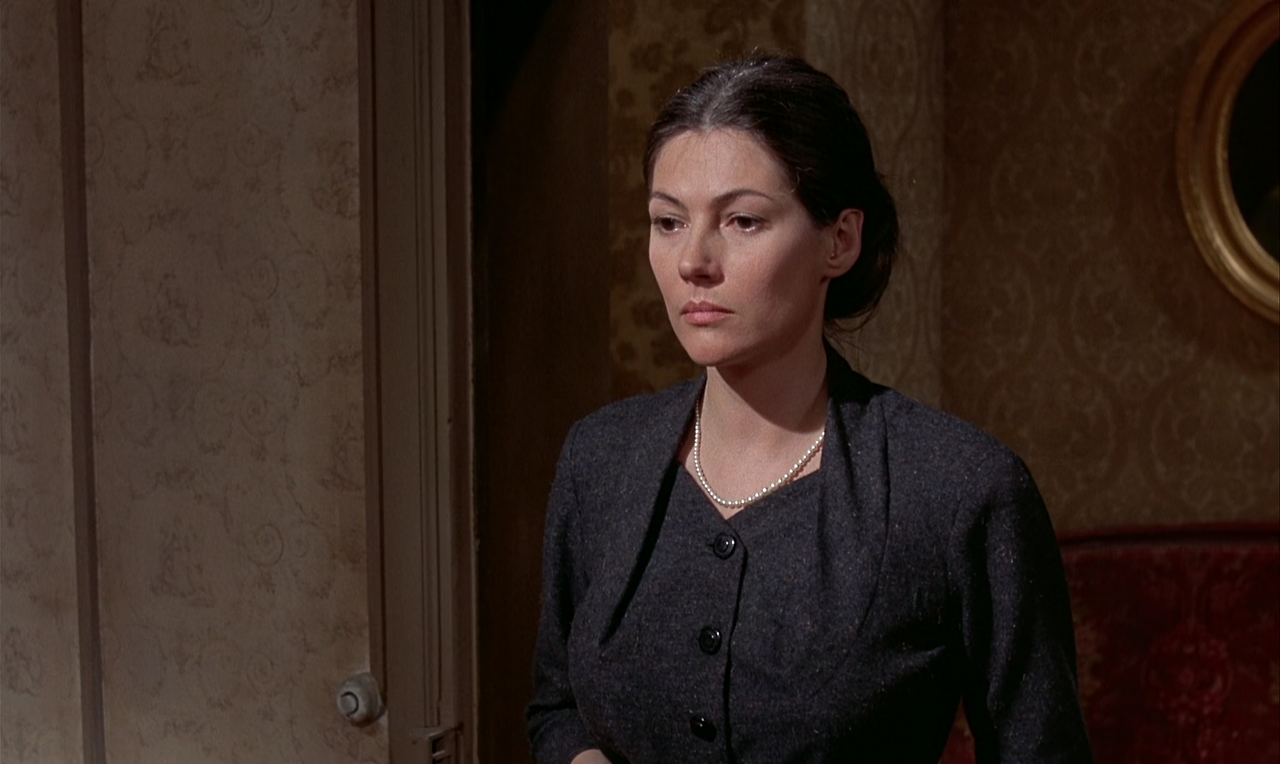 The Discreet Charm of the Bourgeoisie 1972 (1080p Bluray x265 HEVC 10bit AAC 2.0 French Tigole).mkv_001971167.png
