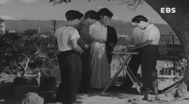 서울의 휴일 (1956) [이용민감독][노능걸, 양미희, 임성숙, 박상익] SDTV.XviD.avi_010945603.png