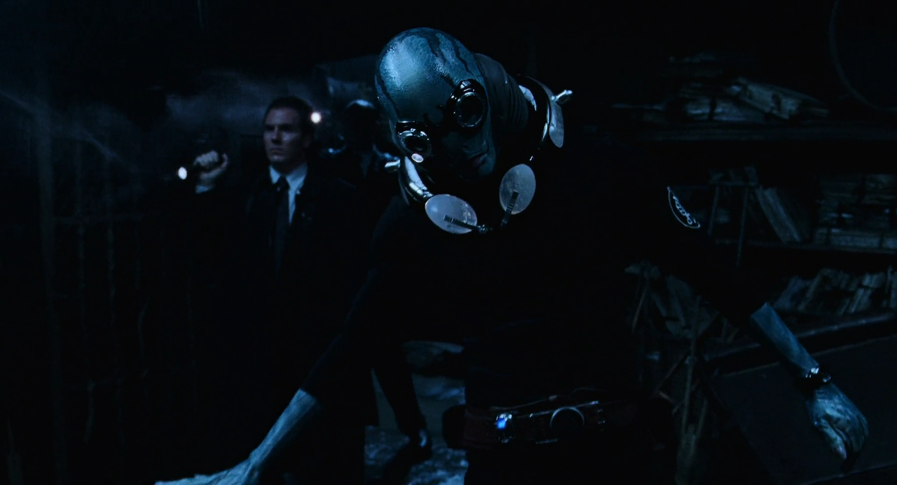 Hellboy.2004.DC.REMASTERED.1080p.BluRay.H264.AAC-RARBG.mp4_003511761.png