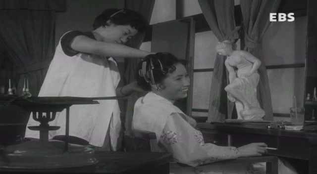 서울의 휴일 (1956) [이용민감독][노능걸, 양미희, 임성숙, 박상익] SDTV.XviD.avi_002353956.png