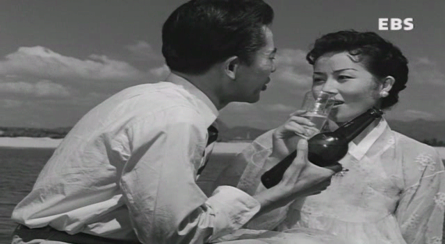 서울의 휴일 (1956) [이용민감독][노능걸, 양미희, 임성숙, 박상익] SDTV.XviD.avi_004201178.png