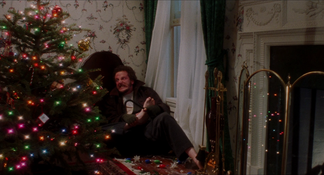 Home.Alone.1990.REMASTERED.1080p.BluRay.X264-AMIABLE.mkv_005014927.png