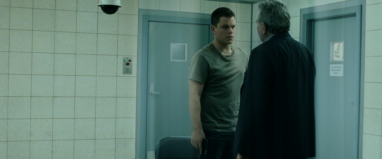 The.Bourne.Ultimatum.2007.1080p.BluRay.x264.DTS-X.7.1-SWTYBLZ.mkv_006073359.png