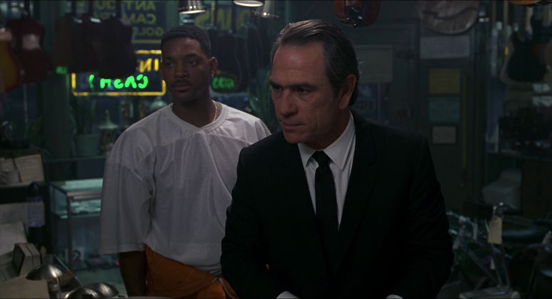 Men_in_Black_(1997)_RM4K_(1080p_BluRay_x265_HEVC_10bit_AAC_5.1_Tigole).mkv_0 (7).png