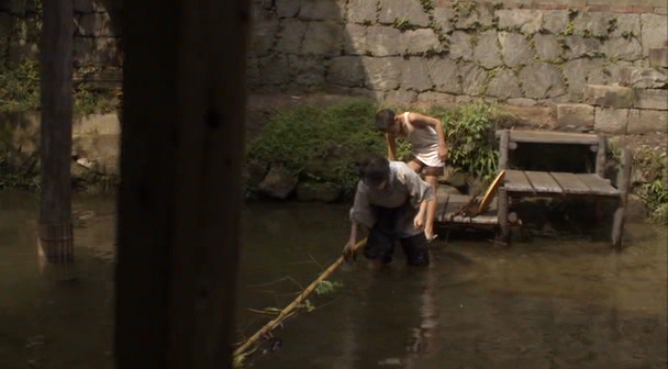 Gabai Granny, 2006.avi_002455285.png