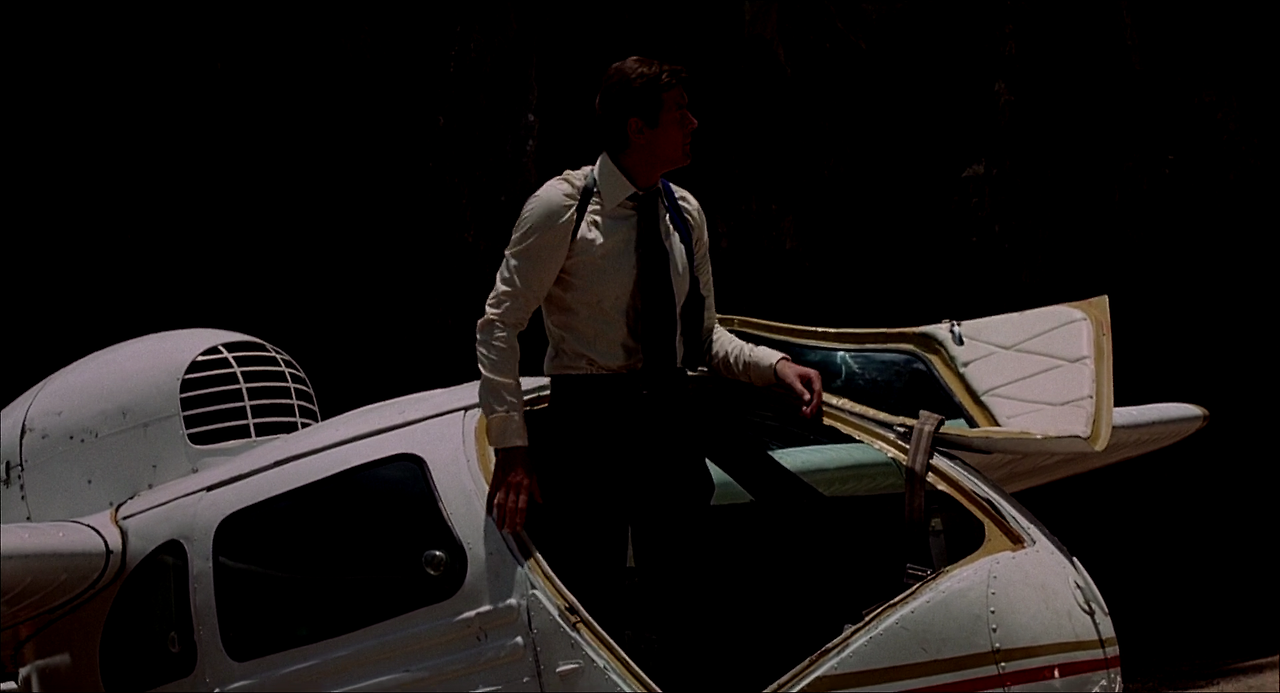 1974 - The.Man.with.the.Golden.Gun.1080p.BluRay.DTS.HighCode.mkv_005715084.png