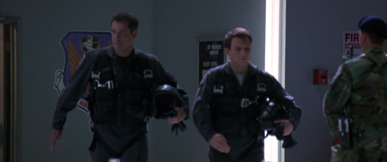 브로큰 애로우 Broken.Arrow.1996.1080p.BluRay.x264.anoXmous.mp4_000649035.png