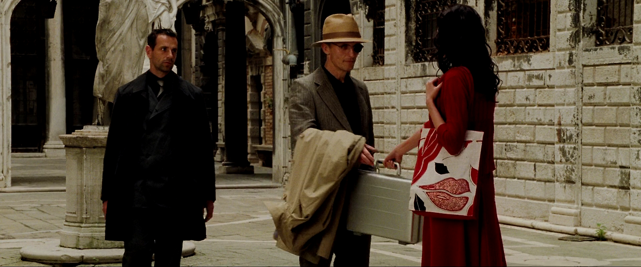 2006 - Casino.Royale..1080p.BluRay.DTS.HighCode.mkv_007734268.png