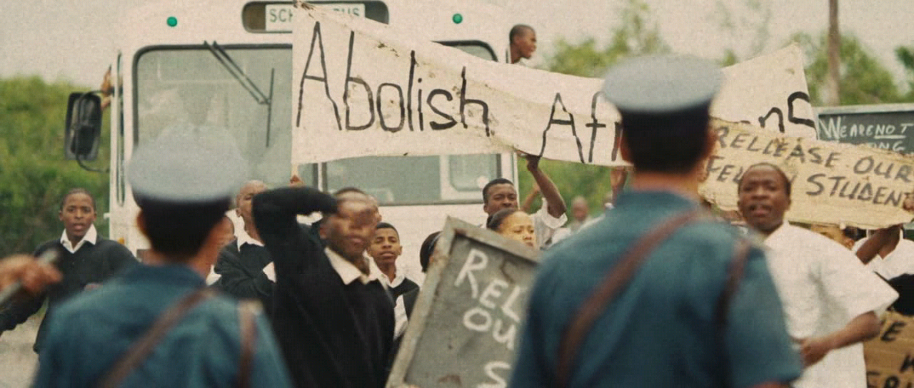 만델라 - 자유를 향한 머나먼 여정 Mandela.Long.Walk.To.Freedom.2013.720P.BRRiP.XVID.AC3-MAJESTIC.avi_012132379.png